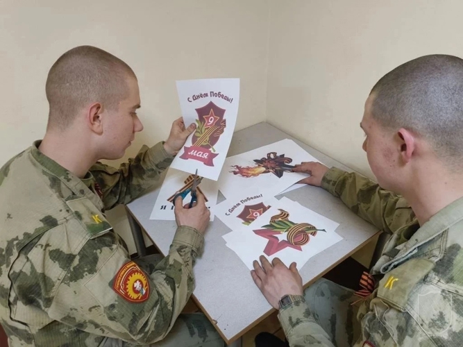 Курсанты военного института поддержали общероссийскую акцию  «Окна Победы»