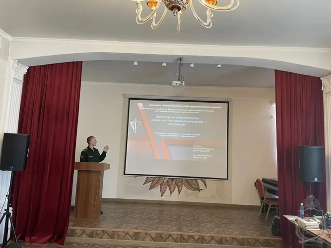 Курсанты военного института приняли участие в городском круглом столе