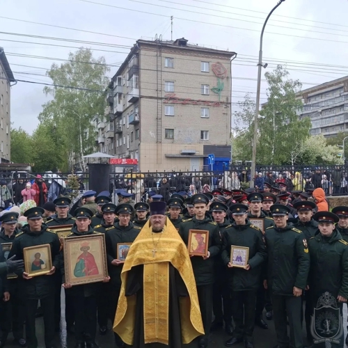 Военнослужащие военного института приняли участие в общегородском Крестном ходе