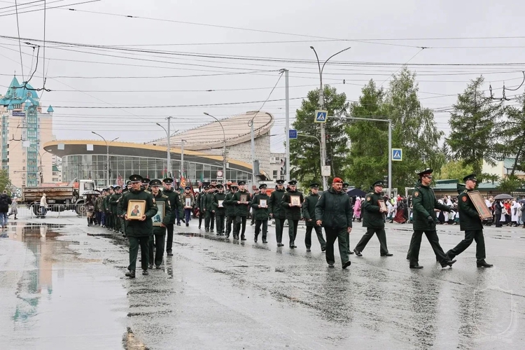 Военнослужащие военного института приняли участие в общегородском Крестном ходе