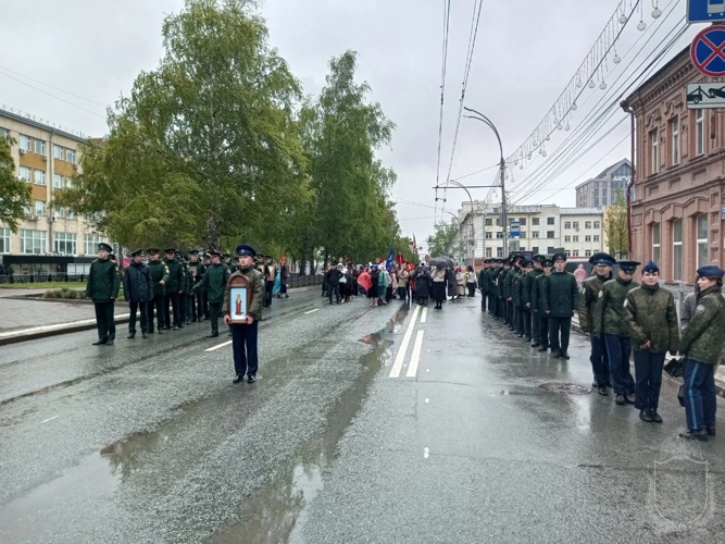 Военнослужащие военного института приняли участие в общегородском Крестном ходе