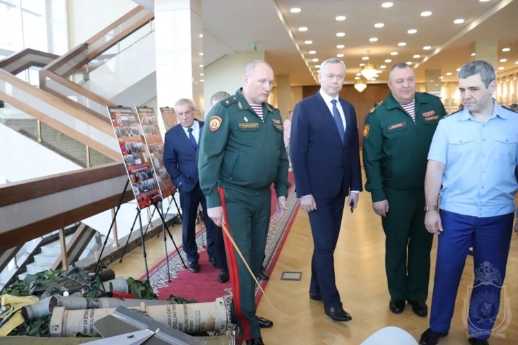 В Законодательном Собрании Новосибирской области открылась выставка Новосибирского военного института