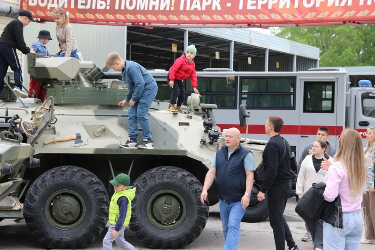 В военном институте провели праздник детства
