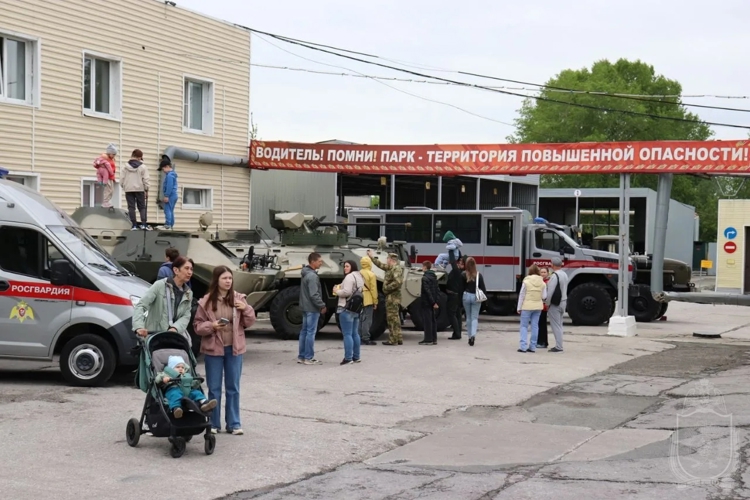 В военном институте провели праздник детства
