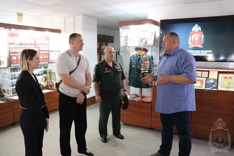 Новосибирский военный институт посетили представители  АНО «Победоносец»