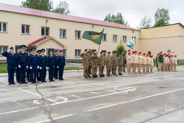 В Новосибирском военном институте прошел  региональный финал «Зарницы 2.0»