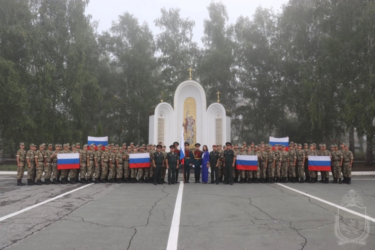 Военнослужащие военного института приняли участие в патриотических мероприятиях, посвященных Дню Государственного флага России