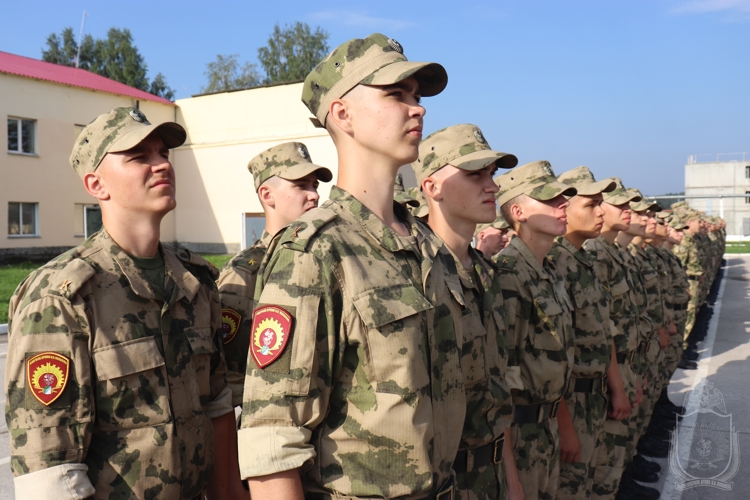 В военном институте первокурсники встретили начало нового учебного года