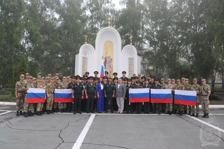 Военнослужащие военного института приняли участие в патриотических мероприятиях, посвященных Дню Государственного флага России