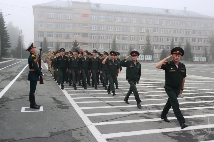 Военнослужащие военного института приняли участие в патриотических мероприятиях, посвященных Дню Государственного флага России