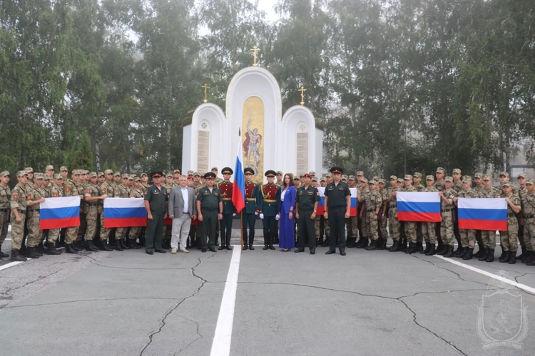 Военнослужащие военного института приняли участие в патриотических мероприятиях, посвященных Дню Государственного флага России
