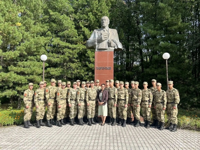 Путешествие в сердце науки: курсанты побывали на познавательной экскурсии в Новосибирском Академгородке