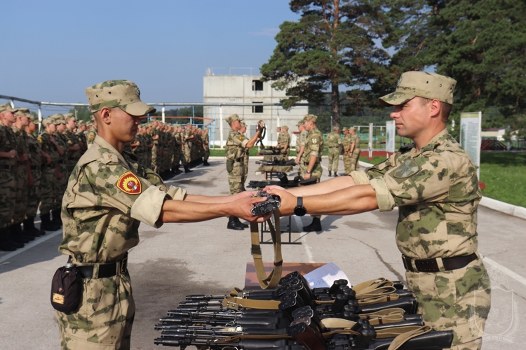 В военном институте первокурсники встретили начало нового учебного года