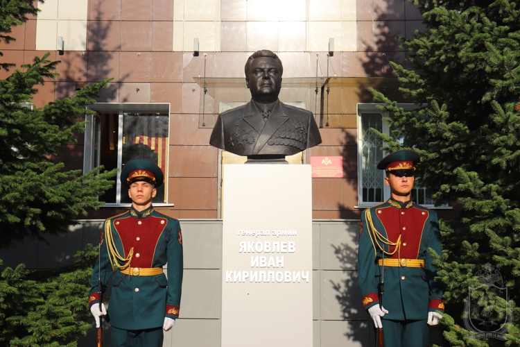 В Новосибирском военном институте проведены мероприятия, посвященные 108-й годовщине со дня рождения генерала армии И.К. Яковлева