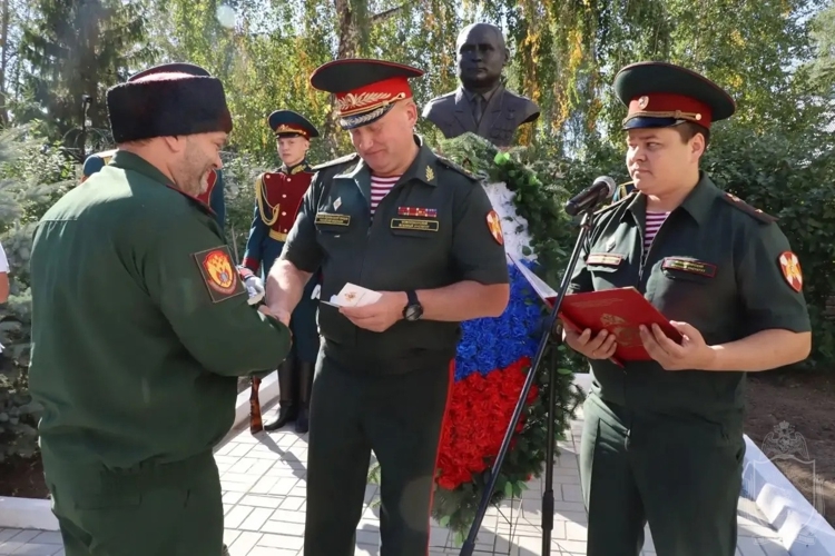 В военном институте увековечили память первого начальника Новосибирского военного училища МВД СССР 