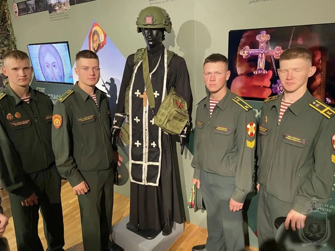 Курсанты военного института посетили новый выставочный проект в художественном музее