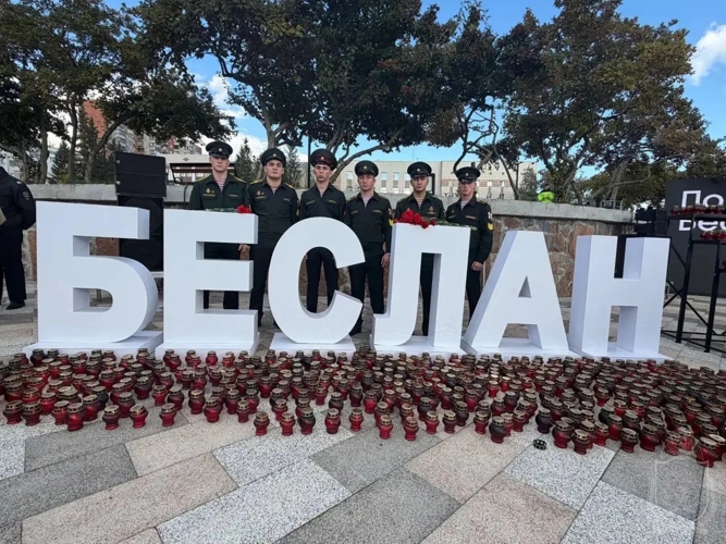 Курсанты военного института приняли участие в памятной акции, приуроченной ко Дню солидарности в борьбе с терроризмом