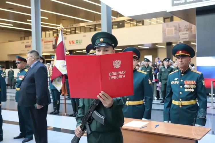 Курсанты 1 курса Новосибирского военного института приняли присягу