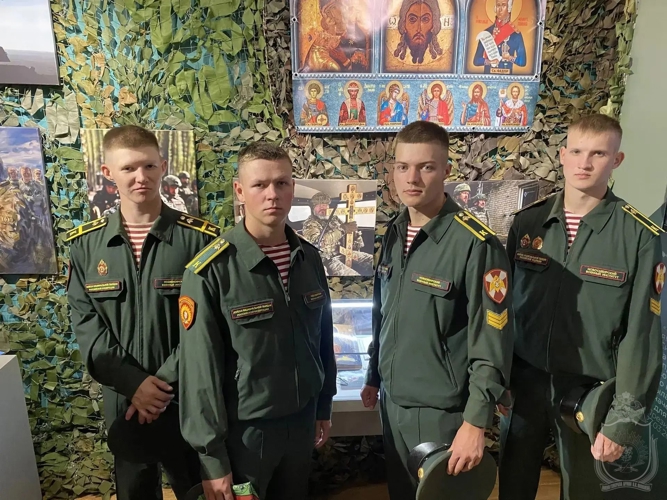 Курсанты военного института посетили новый выставочный проект в художественном музее