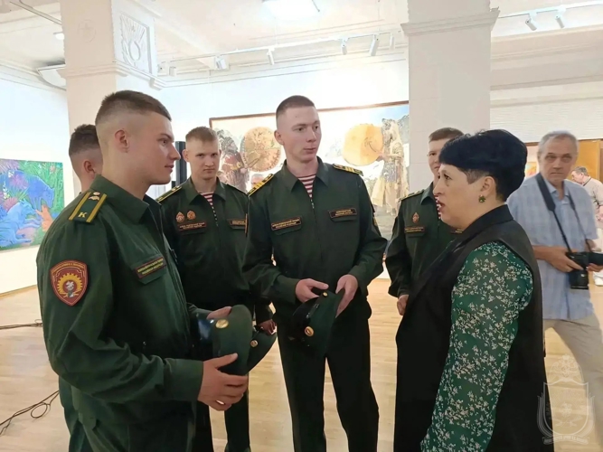 Курсанты военного института посетили новый выставочный проект в художественном музее