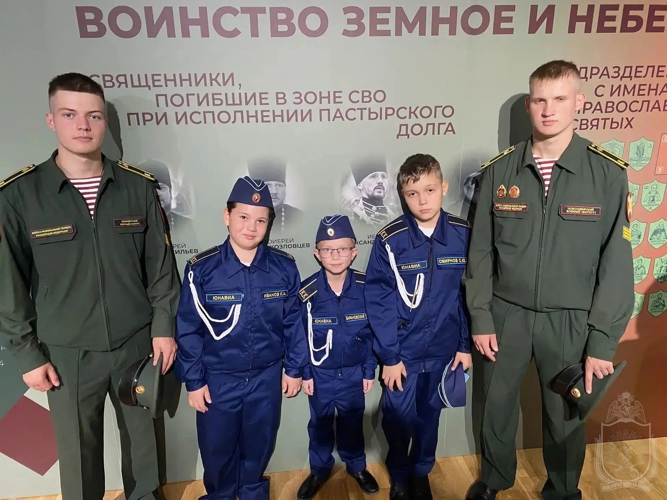 Курсанты военного института посетили новый выставочный проект в художественном музее
