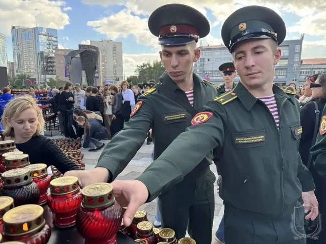 Курсанты военного института приняли участие в памятной акции, приуроченной ко Дню солидарности в борьбе с терроризмом
