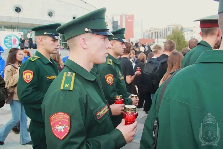 Курсанты военного института приняли участие в памятной акции, приуроченной ко Дню солидарности в борьбе с терроризмом