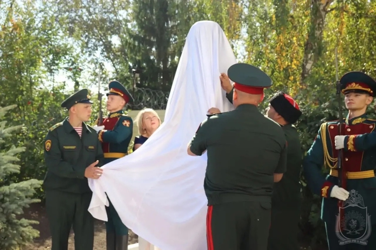 В военном институте увековечили память первого начальника Новосибирского военного училища МВД СССР 