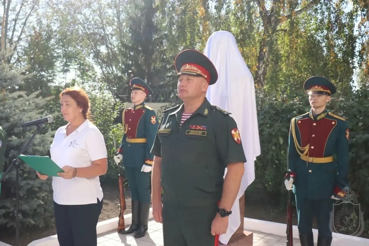 В военном институте увековечили память первого начальника Новосибирского военного училища МВД СССР 