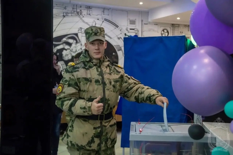 Военнослужащие военного института приняли участие в Едином дне голосования