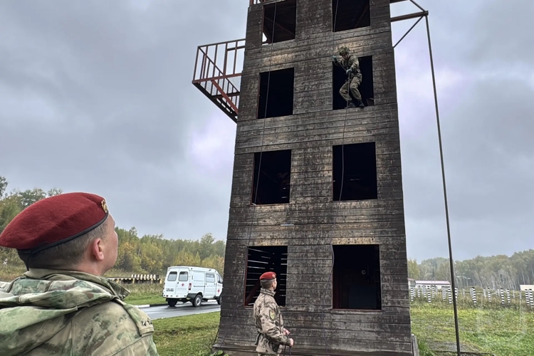 В Новосибирском военном институте прошли соревнования  по курсантскому триатлону