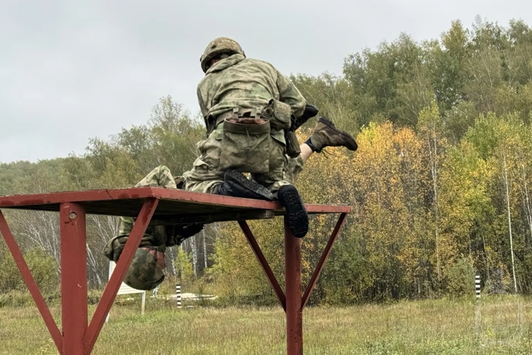 В Новосибирском военном институте прошли соревнования  по курсантскому триатлону