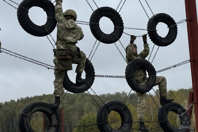 В Новосибирском военном институте прошли соревнования по курсантскому триатлону