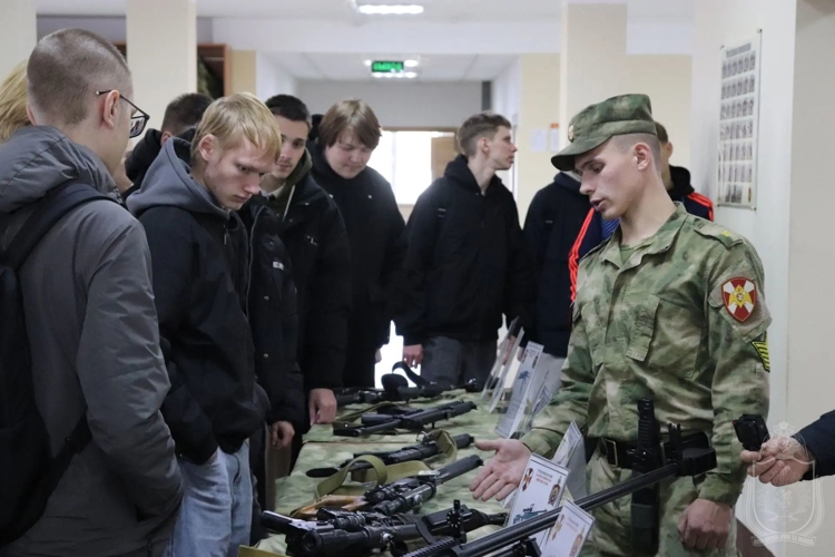 В Новосибирском военном институте прошел День открытых дверей
