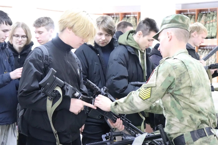 В Новосибирском военном институте прошел День открытых дверей