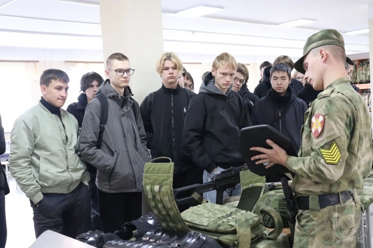В Новосибирском военном институте прошел День открытых дверей